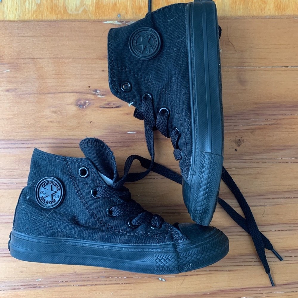 TODDLER BOYS BLACK CONVERSE-LIKE NEW
